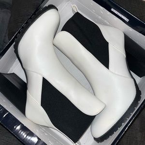 Size 6 woman’s heel boots